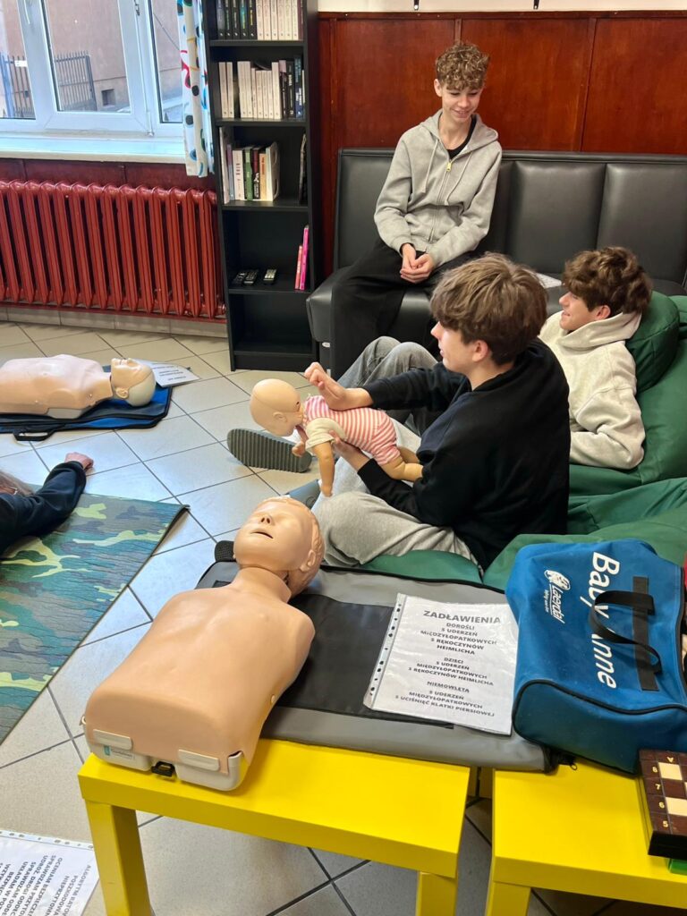 pierwsza pomoc SLO 23 liceum Pruszków 1