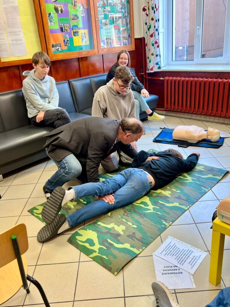 pierwsza pomoc SLO 23 liceum Pruszków 3