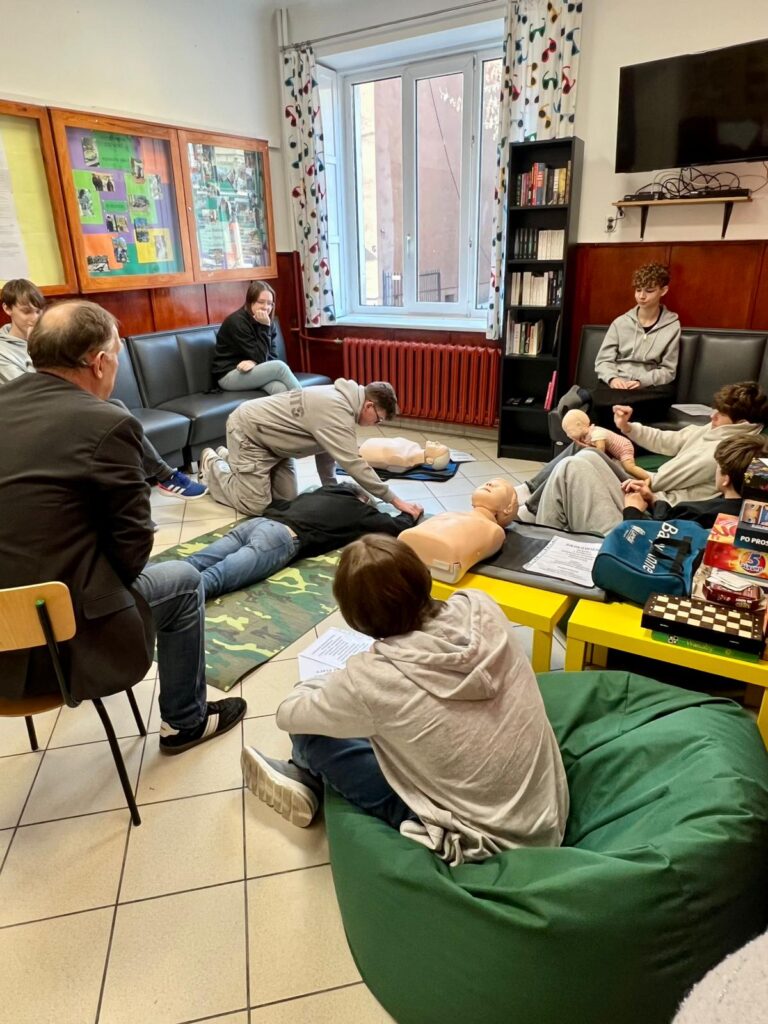 pierwsza pomoc SLO 23 liceum Pruszków 4