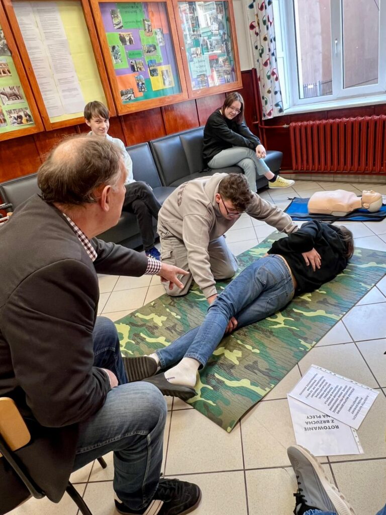 pierwsza pomoc SLO 23 liceum Pruszków 5