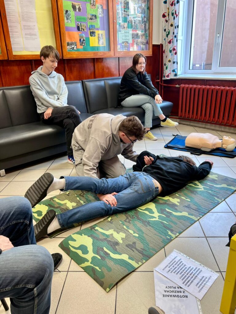 pierwsza pomoc SLO 23 liceum Pruszków 6